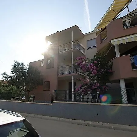Lovre Apartamento *